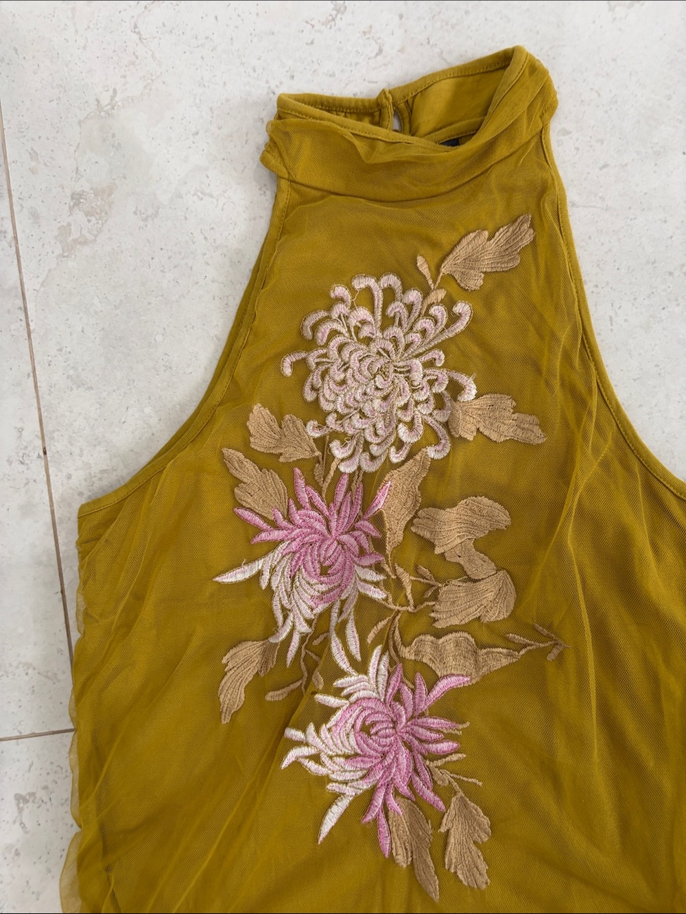 Pretty embroidered tank - Picture 2 of 8